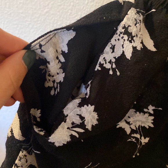 Mimi Chica floral deep Vneck romper size small - Picture 6 of 6